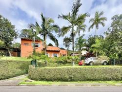 #1284 - Casa de Rua (aberta) para Venda em Cotia - SP - 1